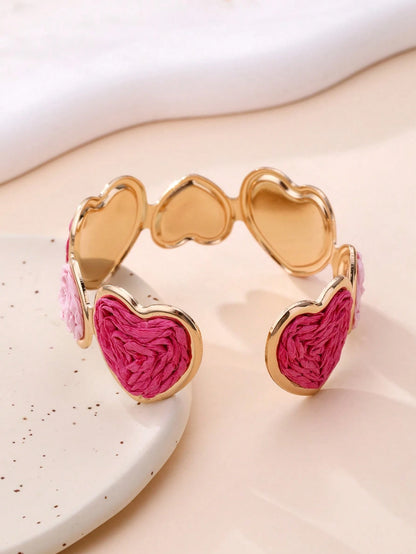 1pc Dopamine Powder Ombre Raffia Heart Bracelet, Luxury Gold Open Bangle, Niche Sweet Girl Style Versatile Accessory For Daily Commute, Date, Beach Vacation, BFF Gift, Valentine's Day, Picnic Photo Shoot, Spring/Summer Layering