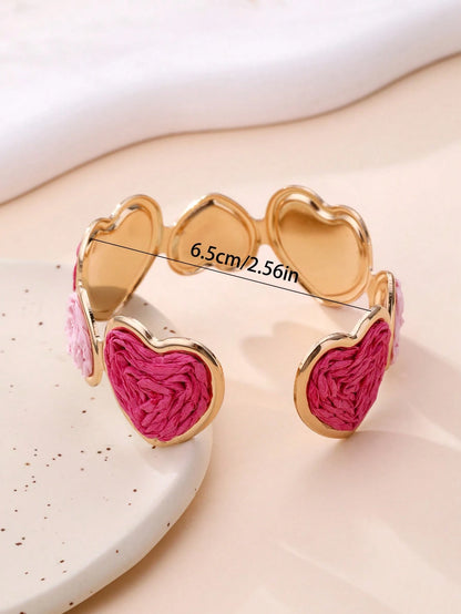 1pc Dopamine Powder Ombre Raffia Heart Bracelet, Luxury Gold Open Bangle, Niche Sweet Girl Style Versatile Accessory For Daily Commute, Date, Beach Vacation, BFF Gift, Valentine's Day, Picnic Photo Shoot, Spring/Summer Layering