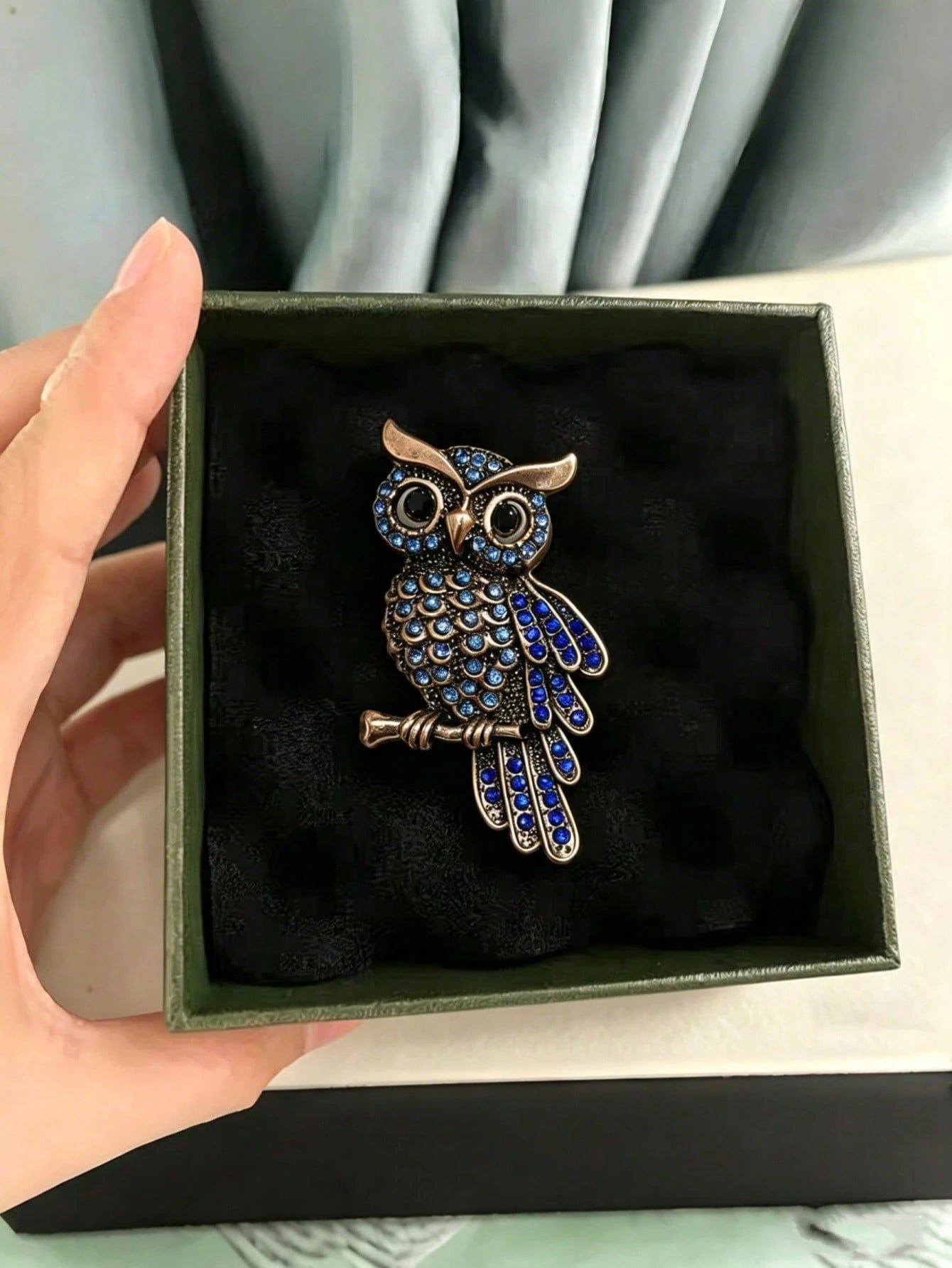Vintage Owl Brooch With Blue Rhinestones, Crystal Bird Brooch Suitable For Women, Gold Enamel Animal Brooch, Elegant Halloween, Party And Daily Wear Jewelry, Suitable For Hats, Scarves, Shawls, Sweaters And Cardigans