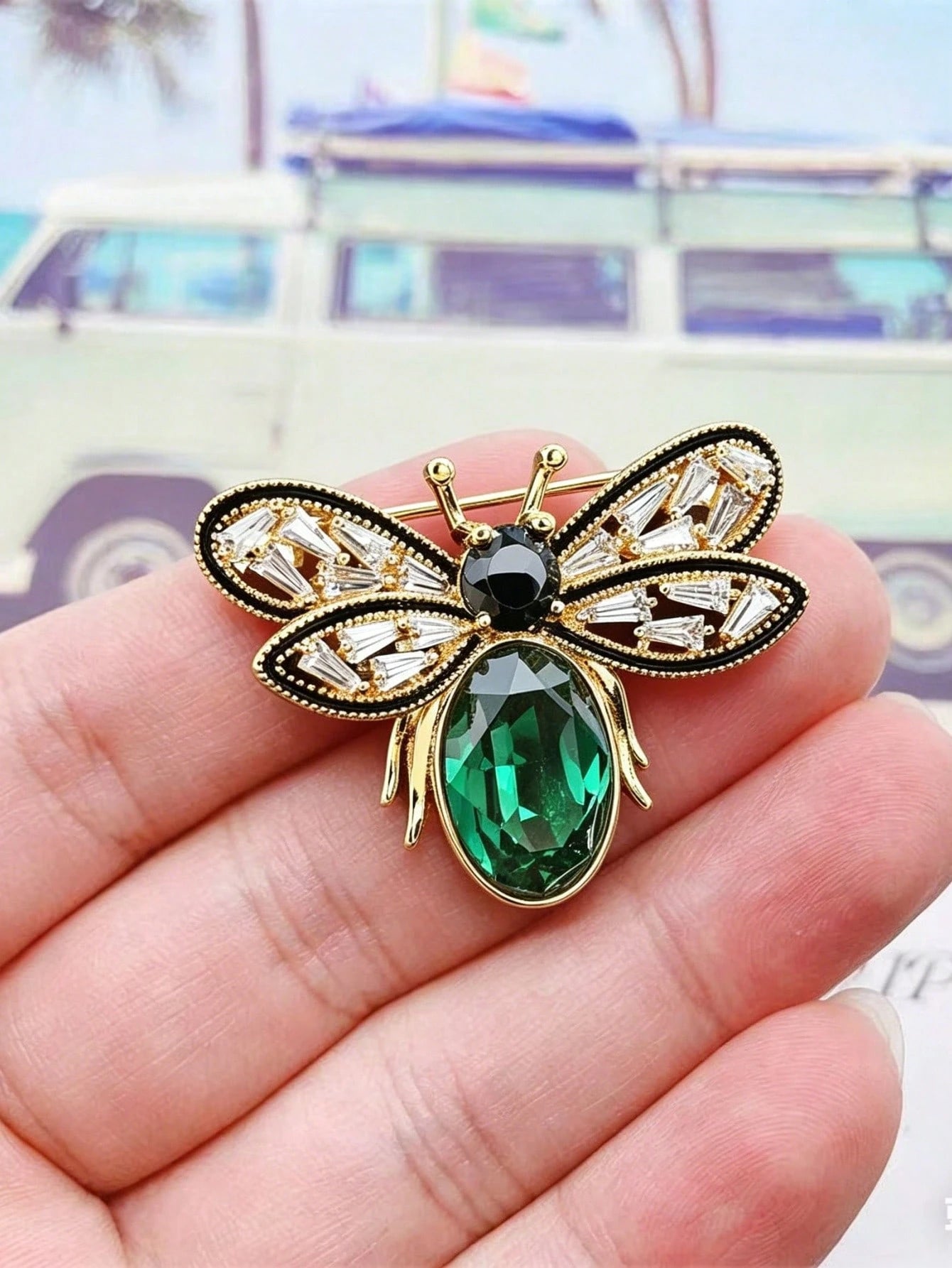 Vintage Bee Brooch (Women's) - Red/Green/Yellow Crystal Honey Bee Shaped Pin, Elegant Animal Jewelry, Suitable For Christmas, Mother's Day, Birthday Gifts, Vintage Fashion Accessory, Can Be Paired With Coats, Scarves, Wedding Attire