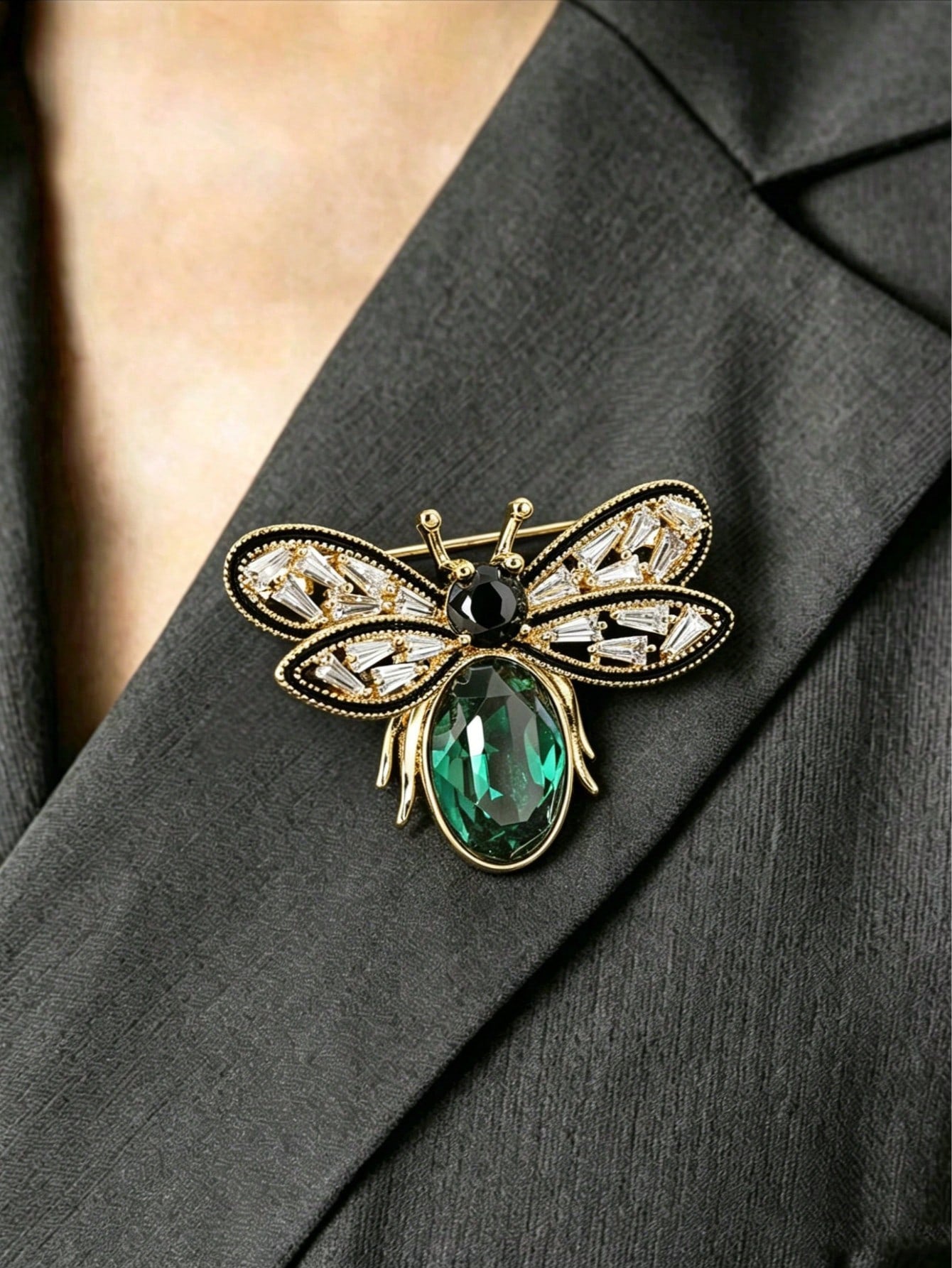 Vintage Bee Brooch (Women's) - Red/Green/Yellow Crystal Honey Bee Shaped Pin, Elegant Animal Jewelry, Suitable For Christmas, Mother's Day, Birthday Gifts, Vintage Fashion Accessory, Can Be Paired With Coats, Scarves, Wedding Attire