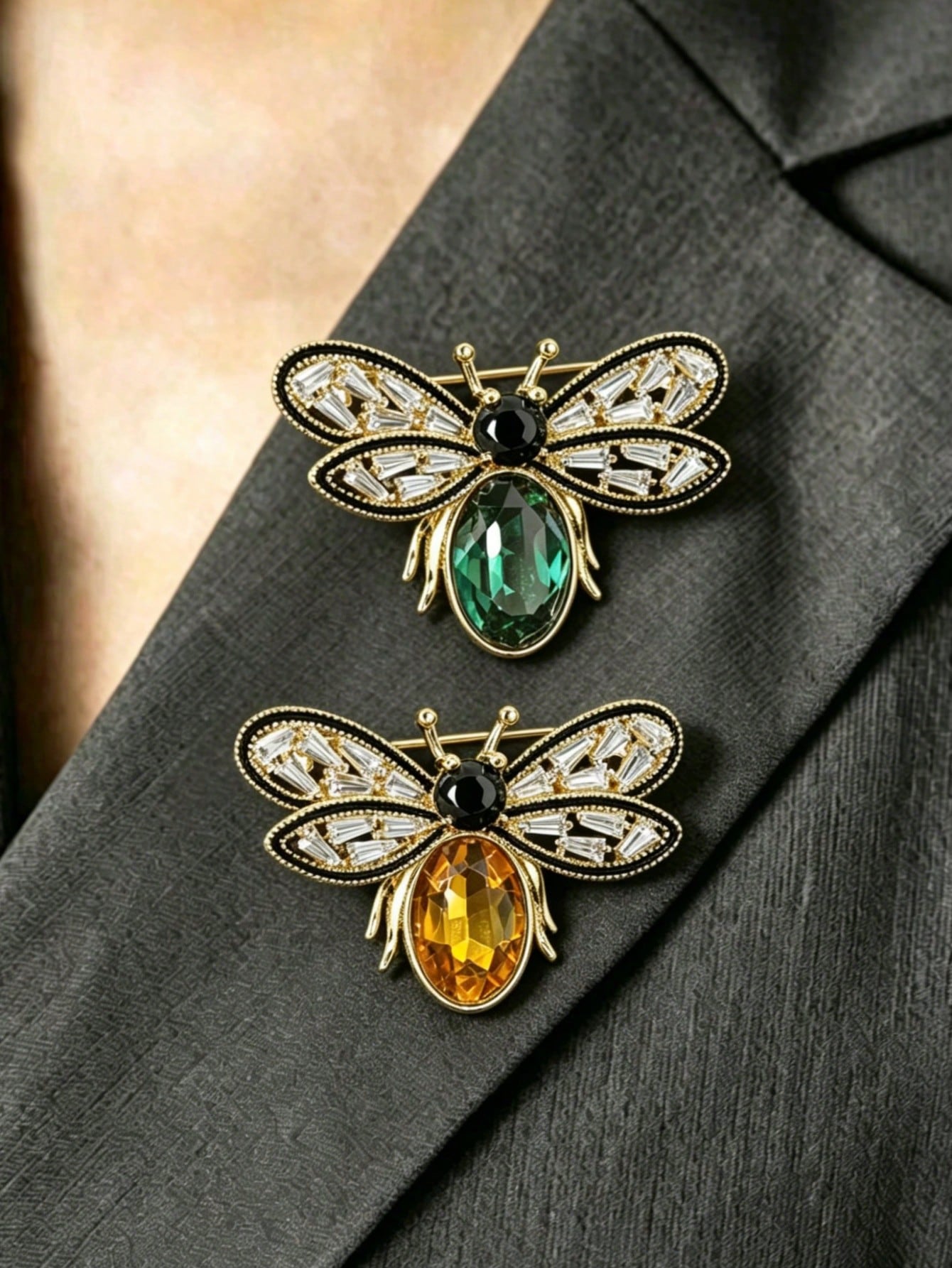 Vintage Bee Brooch (Women's) - Red/Green/Yellow Crystal Honey Bee Shaped Pin, Elegant Animal Jewelry, Suitable For Christmas, Mother's Day, Birthday Gifts, Vintage Fashion Accessory, Can Be Paired With Coats, Scarves, Wedding Attire