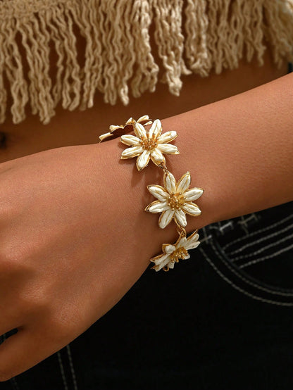 1 pieza Pulsera de flor de 8 pétalos blanca de rafia tejida a mano estilo bohemio de vacaciones de playa y océano, pulsera de patchwork de flor 3D de rafia tejida a mano simple, fresca, dulce y elegante, adecuada para uso diario, vacaciones y banquetes de mujeres (método de tejido de rafia hecho a mano aleatorio)