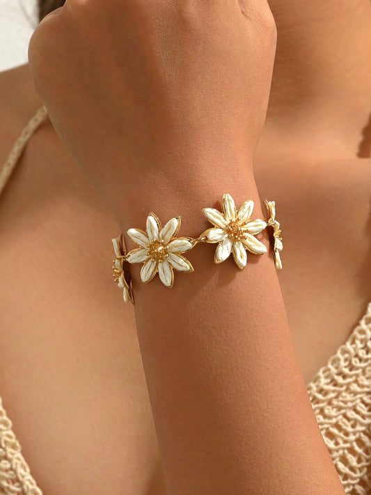 1 pieza Pulsera de flor de 8 pétalos blanca de rafia tejida a mano estilo bohemio de vacaciones de playa y océano, pulsera de patchwork de flor 3D de rafia tejida a mano simple, fresca, dulce y elegante, adecuada para uso diario, vacaciones y banquetes de mujeres (método de tejido de rafia hecho a mano aleatorio)
