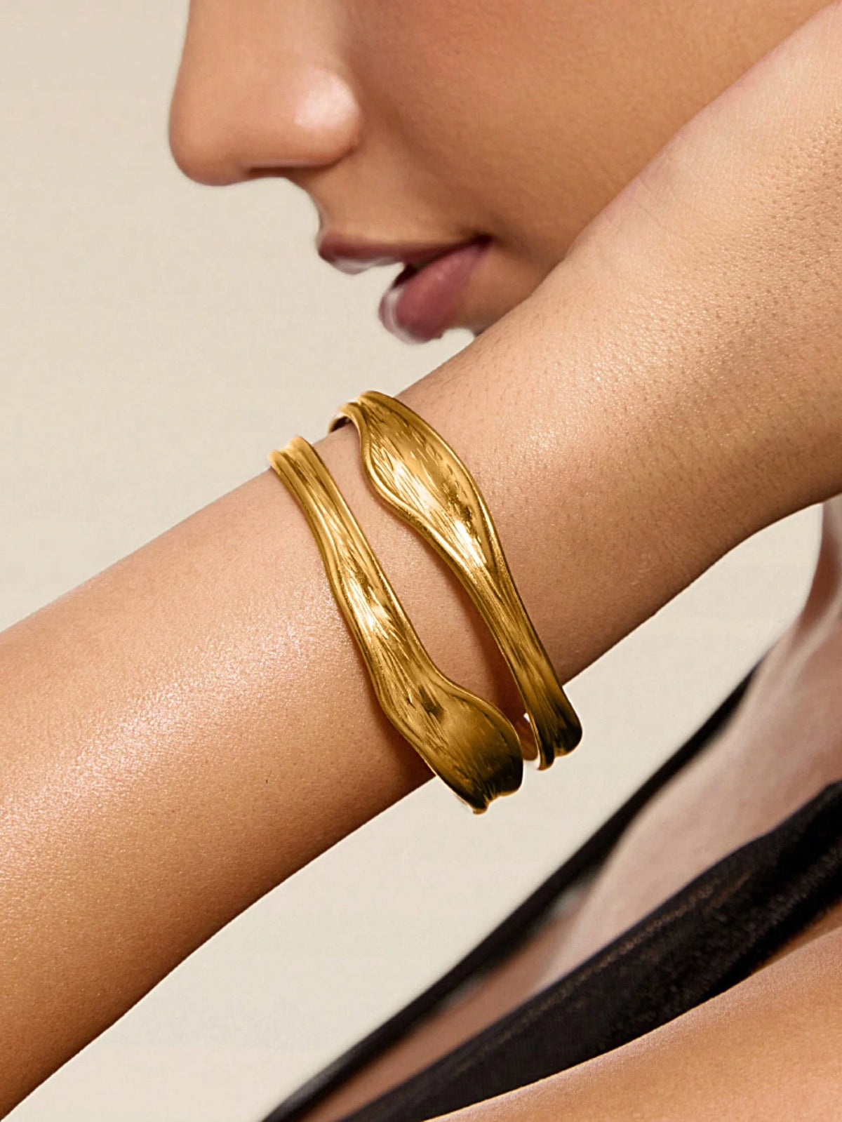 Altistry 1pc Fashionable Niche Design Delicate Minimalist Asymmetrical Textured Stainless Steel Adjustable Bangle