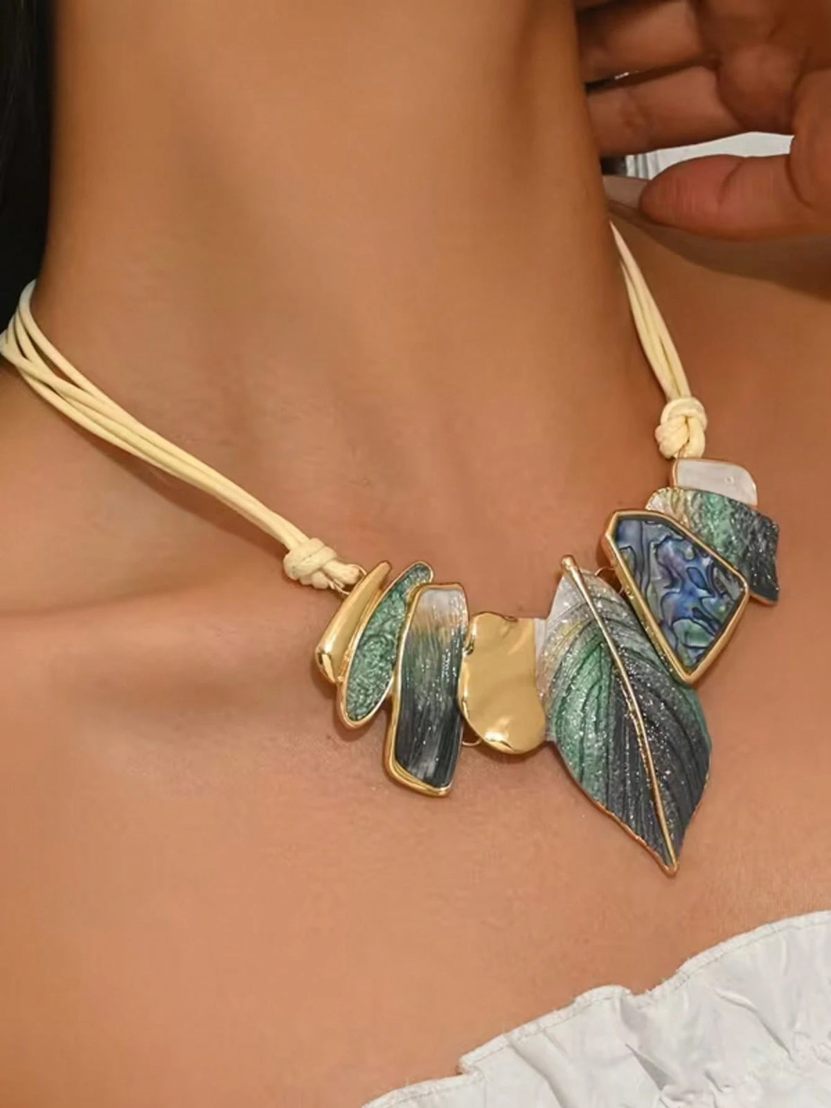 Leaf Spliced PU Leather Rope Necklace, Vintage Style, Suitable For Women's Vacation And Travel, Creating An Atmospheric Outfit