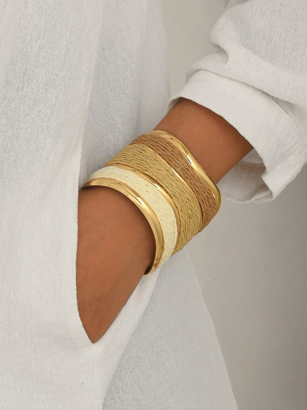 1pc Bohemian Vacation Style Handmade Woven Raffia Medium Coffee Color V-Shaped Adjustable Bracelet Suitable For Women's Daily, Vacation And Party Wear (Handmade Weaving Method Random)