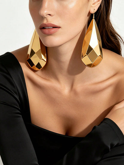 1 Pair Women's Vintage European Style Multi-Faceted Geometric Teardrop Warm Gold Long Dangle Earrings, Multi-Faceted Mirror Polished Large Teardrop Shaped Ear Pendants, Suitable For Banquet, Party, Vacation Wear