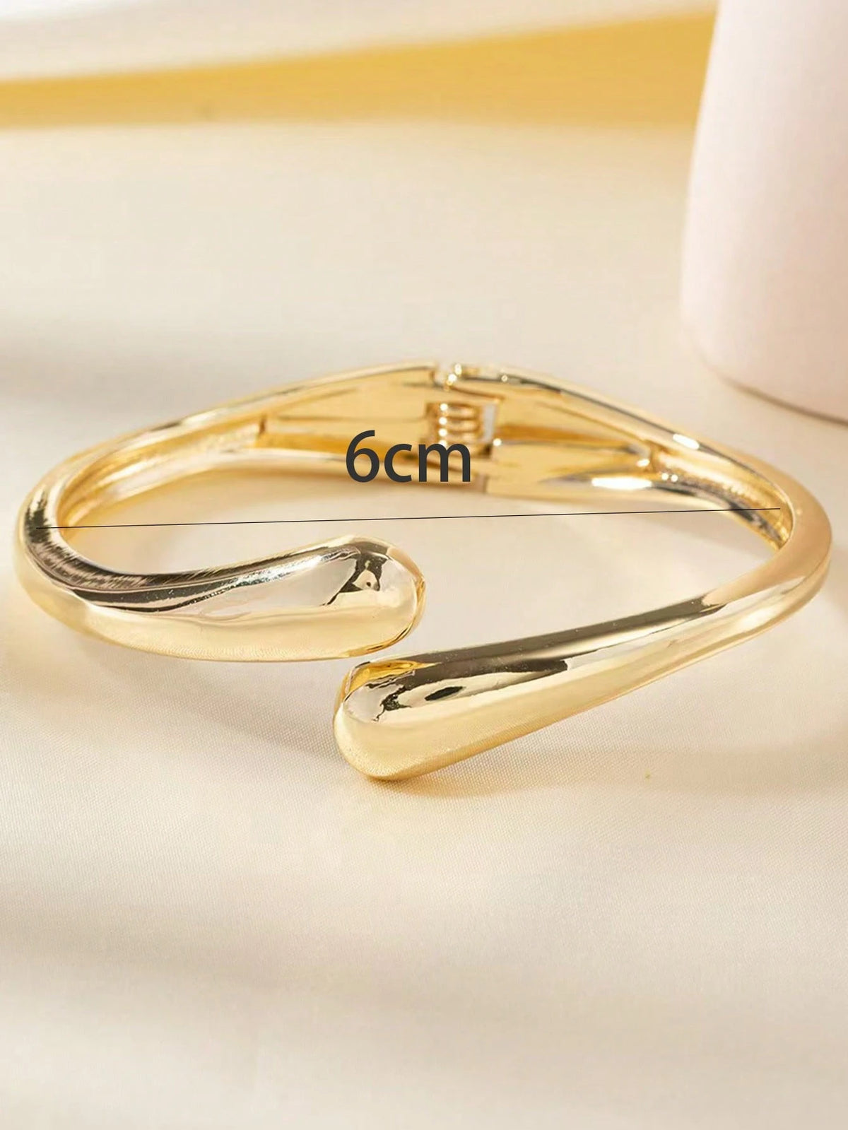1pc Fashion Elegant Fresh Design Metal Polished Cross Water Drop Shape Spring Adjustable Open Cuff Bracelet