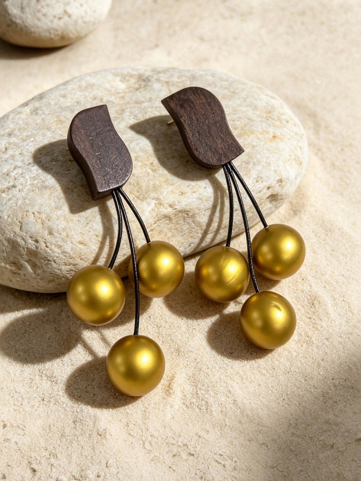 1 Pair European & American Fashion Design Wooden Gold Bead Exaggerated Tassel Earrings, French Vintage Stud Earrings, Antique Wooden Bird Earrings For Women