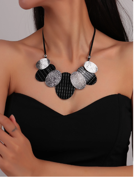 Bead Decor Oval Pendant Necklace