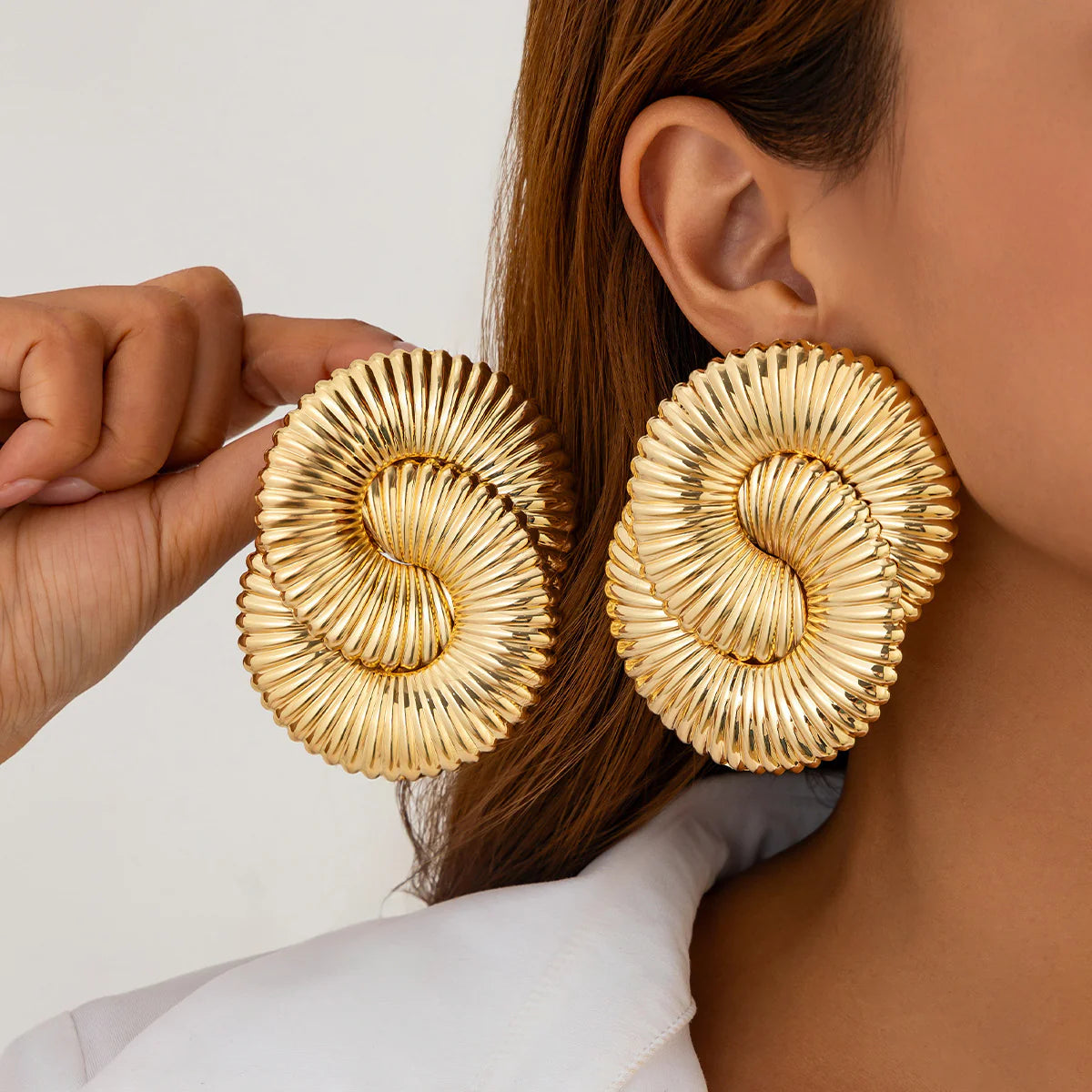 Shein 1 Pair Of European And American Style Exaggerated Fashion Earrings