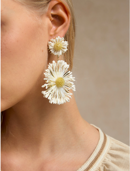 Boho White Floral Raffia Drop Earrings – Tiered Daisy Statement Earrings