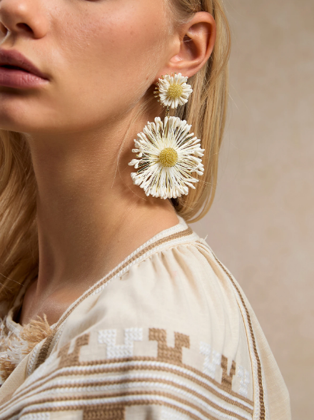 Boho White Floral Raffia Drop Earrings – Tiered Daisy Statement Earrings