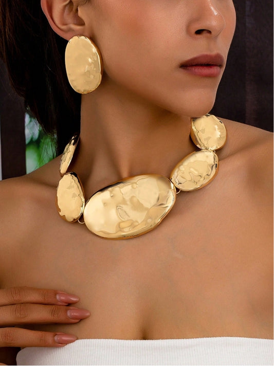 SHEIN 3pcs/Set Exaggerated Punk Luxurious Oversized Asymmetrical Elliptical Metal Gold Pendant Earrings Necklace Set