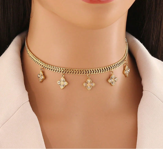 SHEIN1pc Zirconia Flower Stainless Steel Necklace