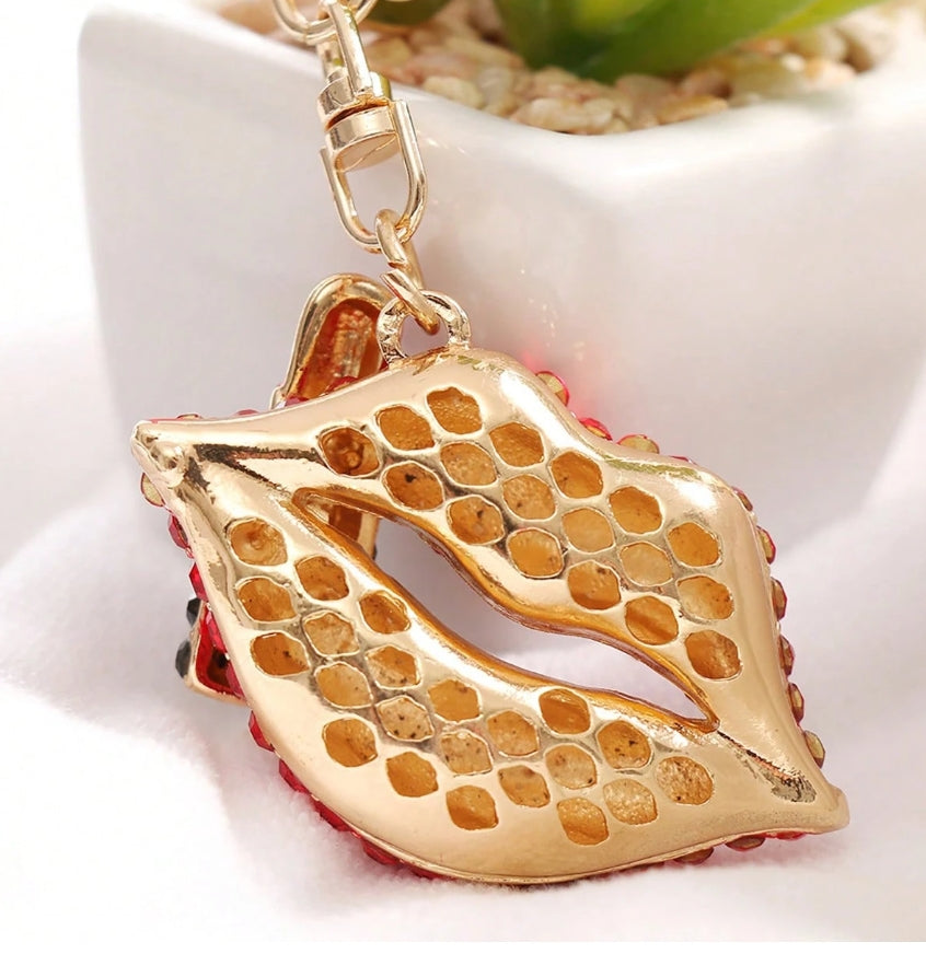 SHEIN 1pc Women Creative Fashion Rhinestone Embellished Lip Shaped Keychain, Charm Lips Keyring