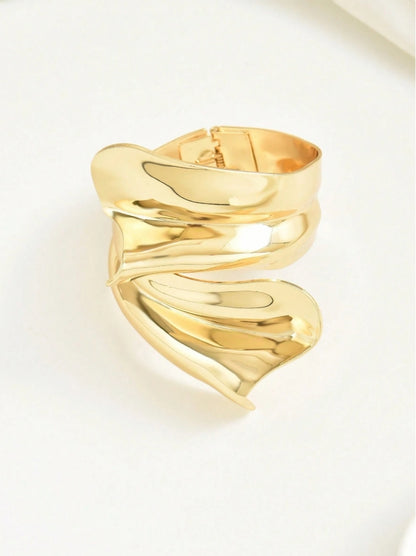 1pc Asymmetrical Gold-Tone Ribbon Bangle Bracelet,