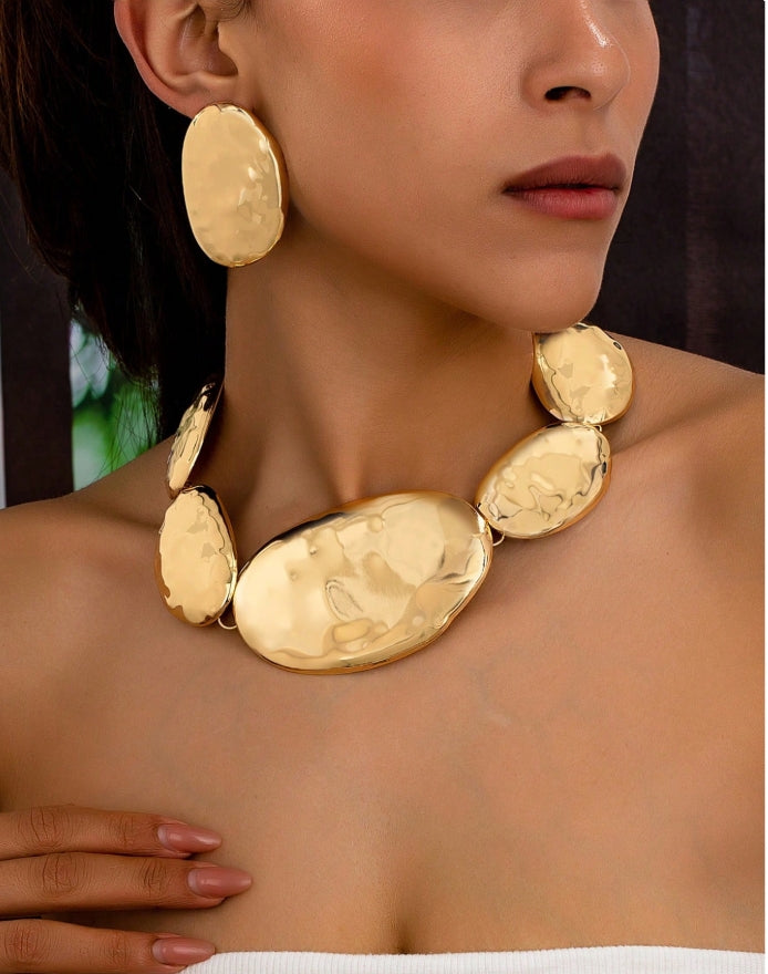 SHEIN 3pcs/Set Exaggerated Punk Luxurious Oversized Asymmetrical Elliptical Metal Gold Pendant Earrings Necklace Set,