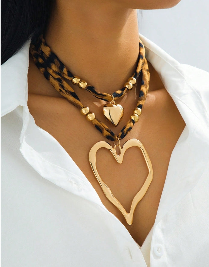 SHEIN 2pcs/Set Vintage Exaggerated Leopard Print Hollow Heart Pendant Necklace