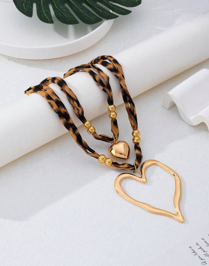SHEIN 2pcs/Set Vintage Exaggerated Leopard Print Hollow Heart Pendant Necklace