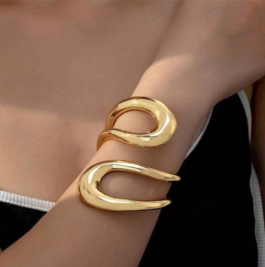 Shein 1pc Exaggerated Metallic Circular Bangle