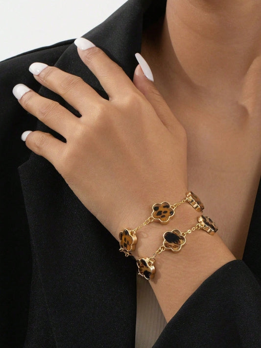 SHEIN 2pcs Fashionable Classic Leopard Print & Clover Charm Bracelets Set