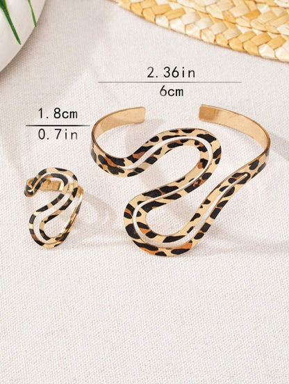 SHEIN 1pc Twisted Metal Bracelet + 1pc Ring, Fashionable & For Women As Gift