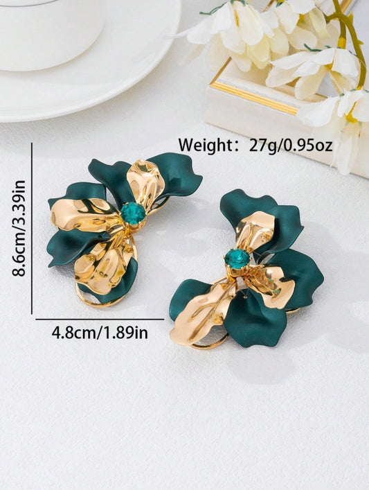 Shein Green Asymmetrical Stud Earrings