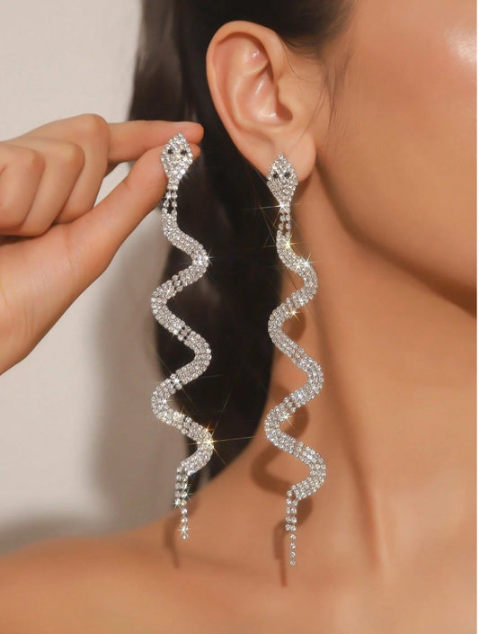 SHEIN 1pair Exaggerated & Gorgeous 3d Small Snake Earrings With Shiny Rhinestones