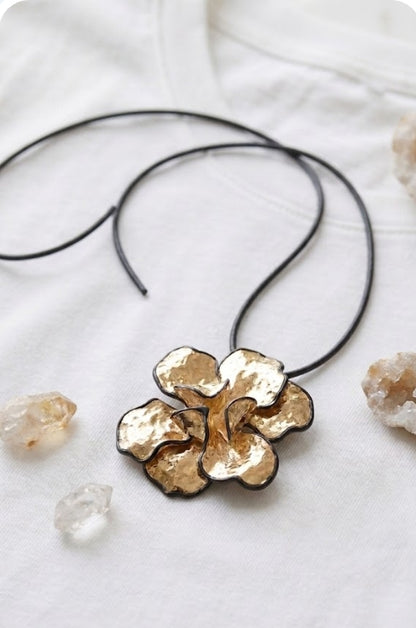 SHEIN 1 PC VINTAGE METAL DRIP OIL OVERSIZED FLOWER  CHOKER TIE LONG NECKLACE