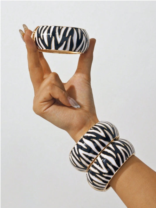 SHEIN 1pc Retro Exaggerated Punk Style Asymmetric Bracelet