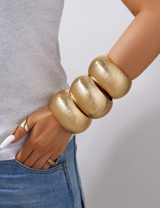 SHEIN 1pc Retro Exaggerated Punk Style Asymmetric Bracelet