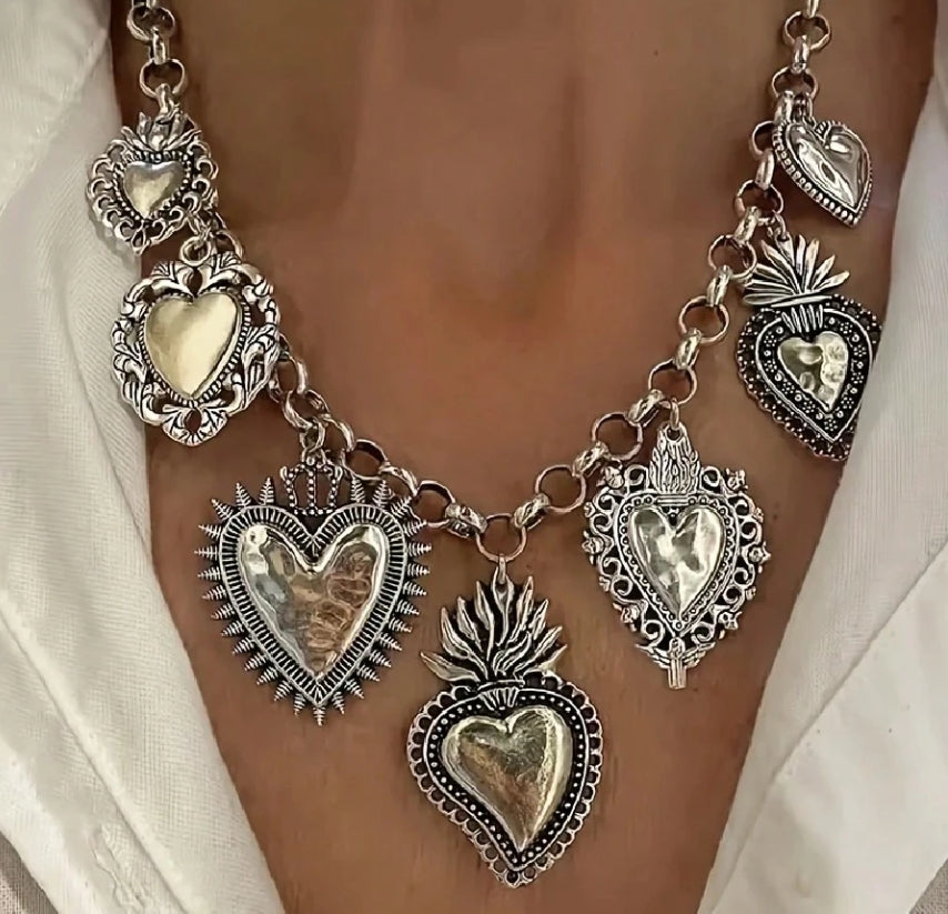SHEIN 1pc Vintage Exaggerated Heart Pendant Necklace