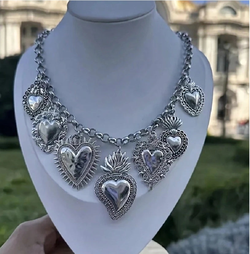 SHEIN 1pc Vintage Exaggerated Heart Pendant Necklace