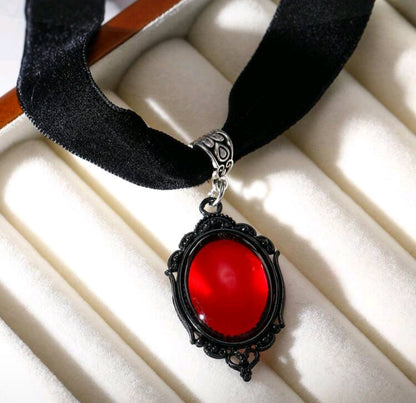 SHEIN 1PC HANDMADE BLACK VELVET VINTAGE COLLAR NECKLACE