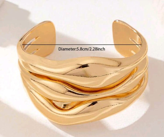 1pc Gold Metal Bangle, Women's Wavy Design, Thick Bracelet, Jewelry