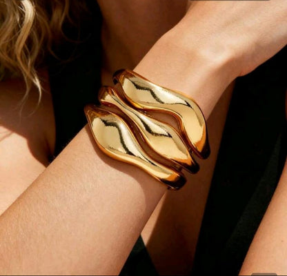 1pc Gold Metal Bangle, Women's Wavy Design, Thick Bracelet, Jewelry