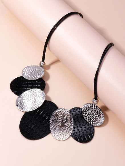 Bead Decor Oval Pendant Necklace